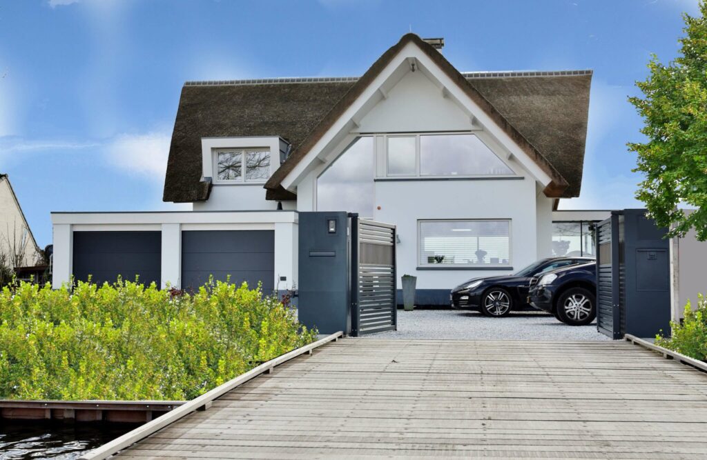 Condoor bij Abma zonwering en garagedeuren